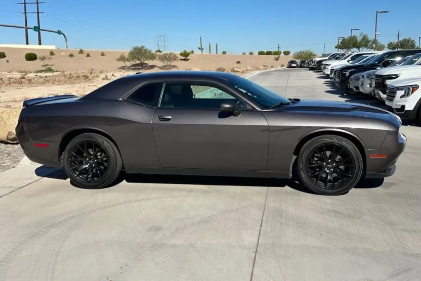 2020 Dodge Challenger SXT photo 1