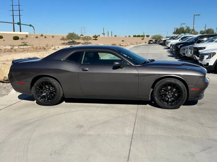 2020 Dodge Challenger SXT photo 1