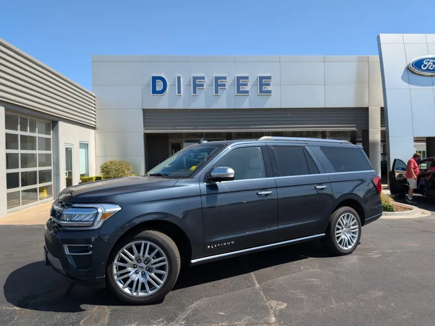 2024 Ford Expedition MAX Platinum photo 1