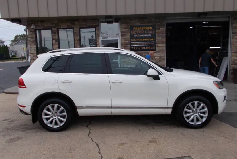 2011 Volkswagen Touareg VR6 Executive photo 1