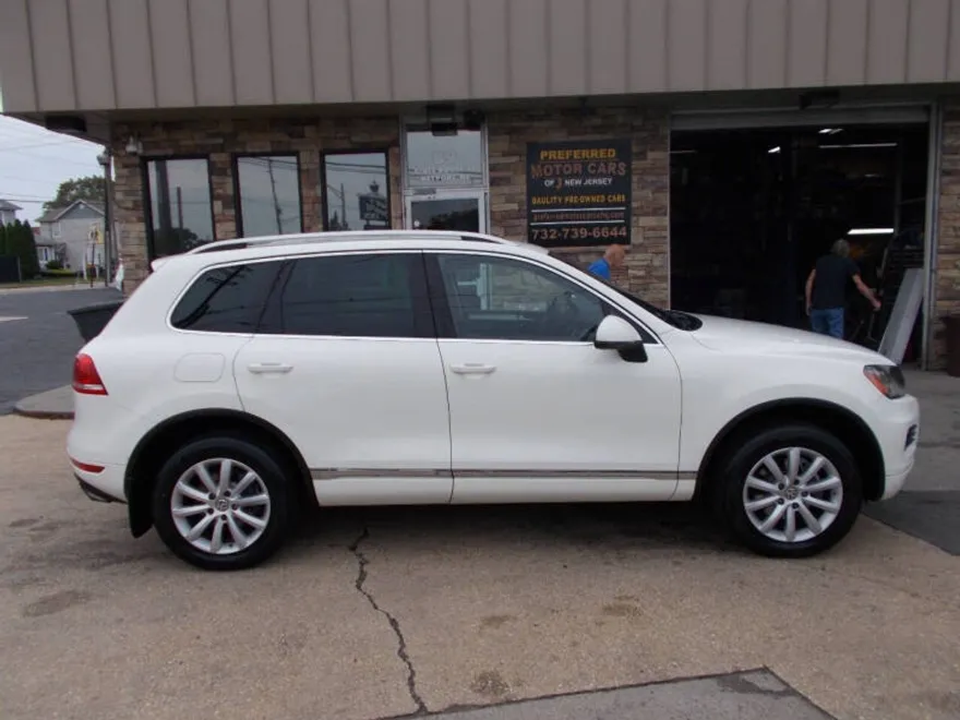 2011 Volkswagen Touareg VR6 Executive photo 1