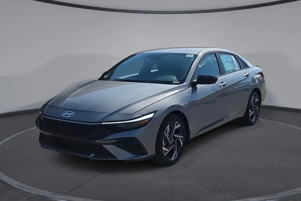 2025 Hyundai Elantra SEL Sport photo 1