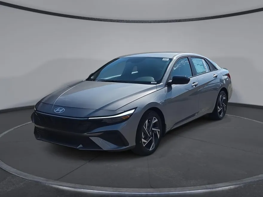 2025 Hyundai Elantra SEL Sport photo 1