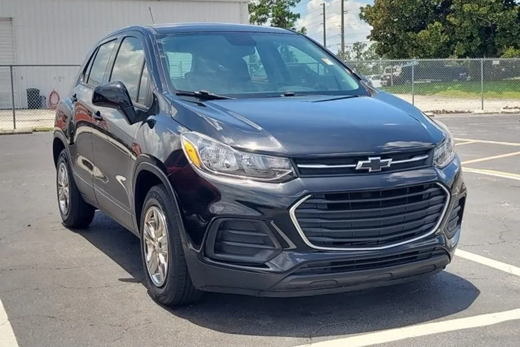 2020 Chevrolet Trax LS photo 1