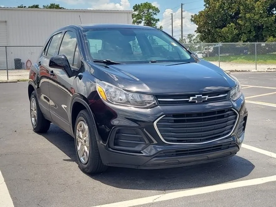 2020 Chevrolet Trax LS photo 1