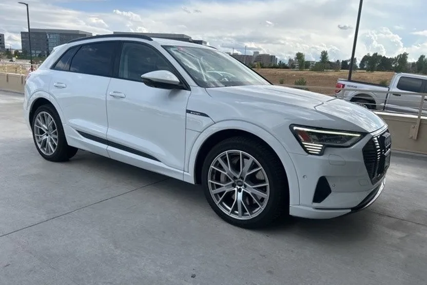 2021 Audi e-tron Prestige photo 1
