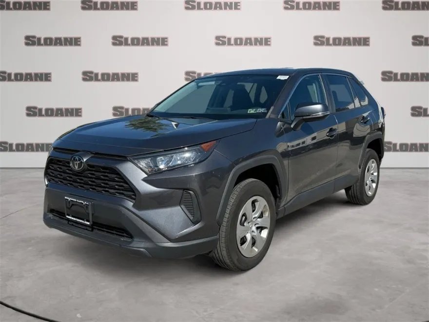 2022 Toyota RAV4 LE photo 1
