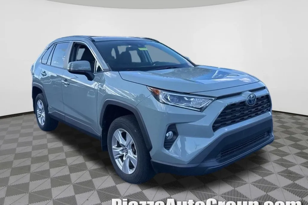 2019 Toyota RAV4 Hybrid XLE photo 1