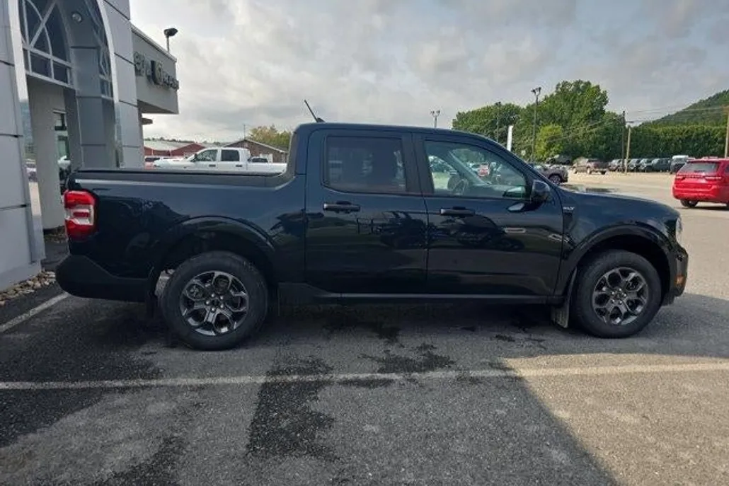 2023 Ford Maverick XLT photo 1