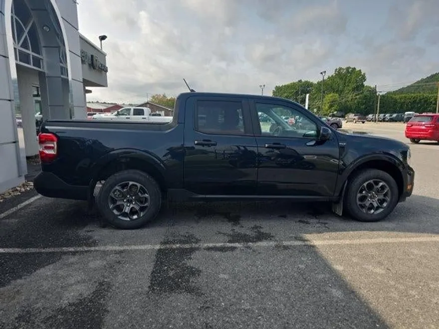 2023 Ford Maverick XLT photo 1
