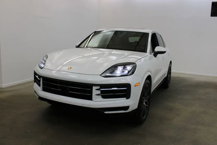 2025 Porsche Cayenne photo 1