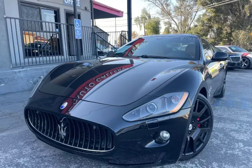 2010 Maserati Granturismo photo 1
