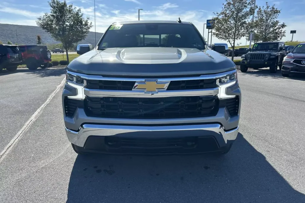 2026 Chevrolet Silverado 1500 LT photo 1