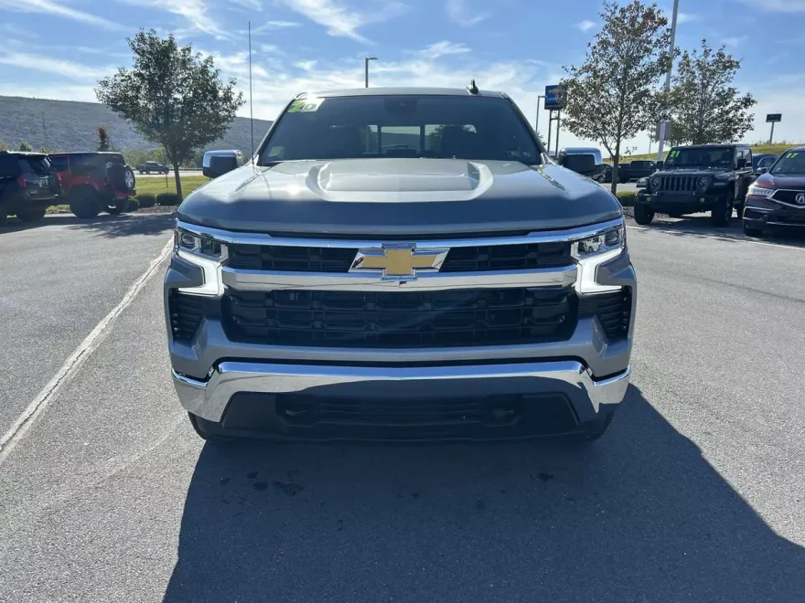 2026 Chevrolet Silverado 1500 LT photo 1