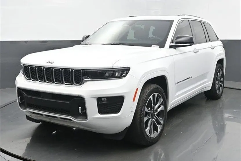 2023 Jeep Grand Cherokee Overland photo 1
