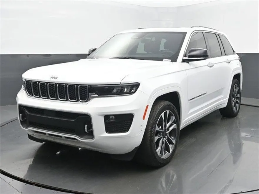 2023 Jeep Grand Cherokee Overland photo 1