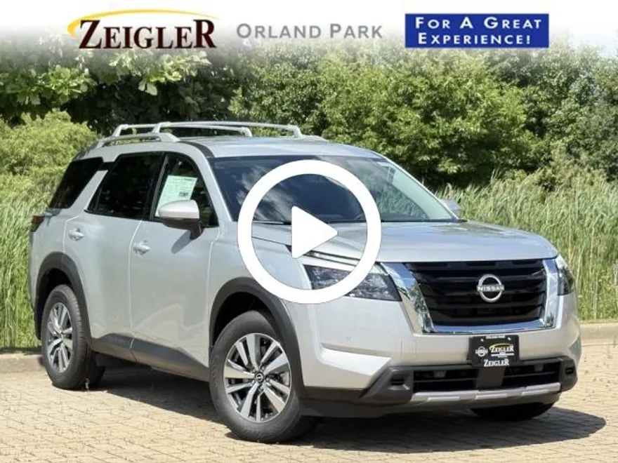 2025 Nissan Pathfinder SL photo 1