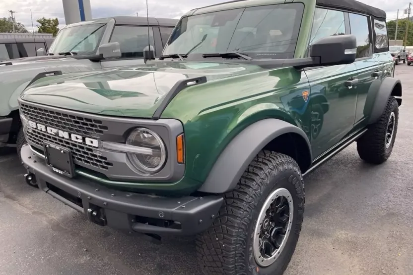 2024 Ford Bronco Badlands photo 1