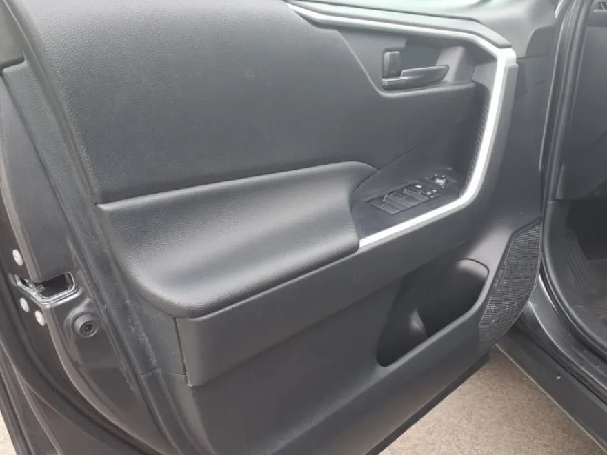 2024 Toyota RAV4 LE photo 1