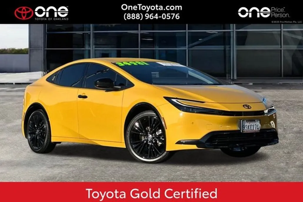 2025 Toyota Prius photo 1