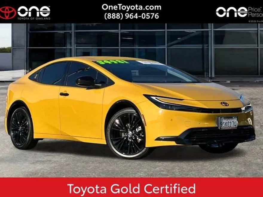 2025 Toyota Prius photo 1