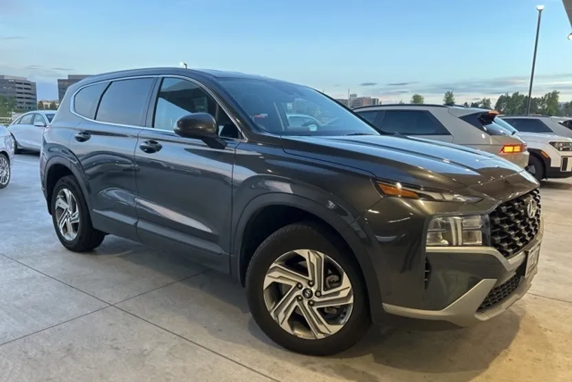 2022 Hyundai Santa Fe SE photo 1