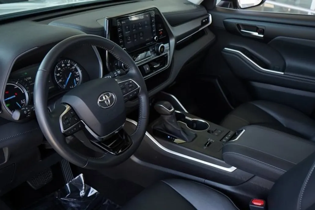 2020 Toyota Highlander Hybrid XLE photo 1