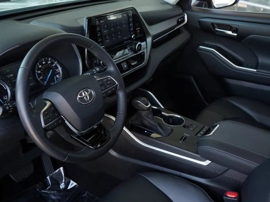 2020 Toyota Highlander Hybrid XLE photo 1