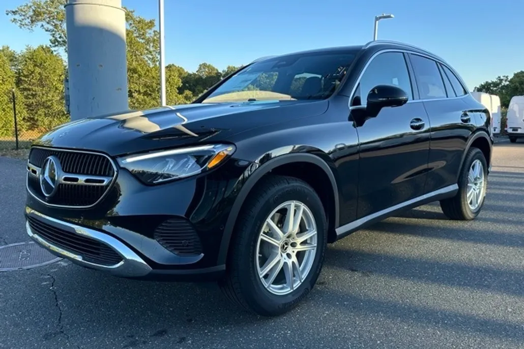 2026 Mercedes Benz GLC 300 4MATIC photo 1