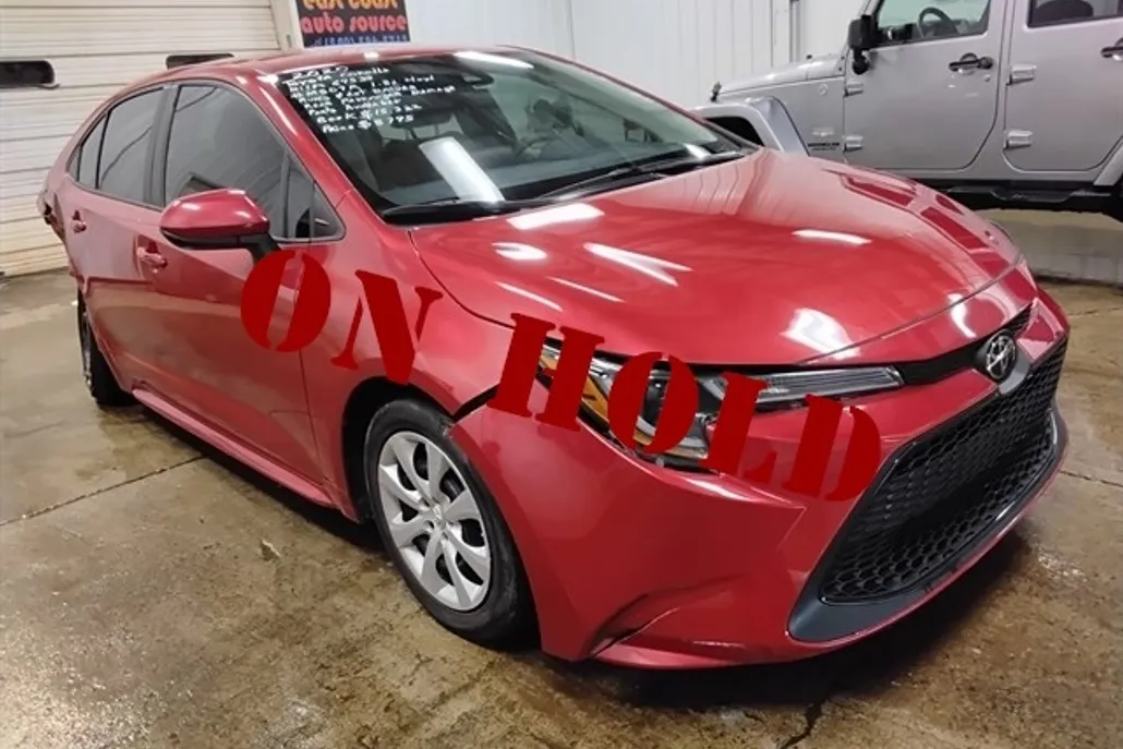 2020 Toyota Corolla LE photo 1