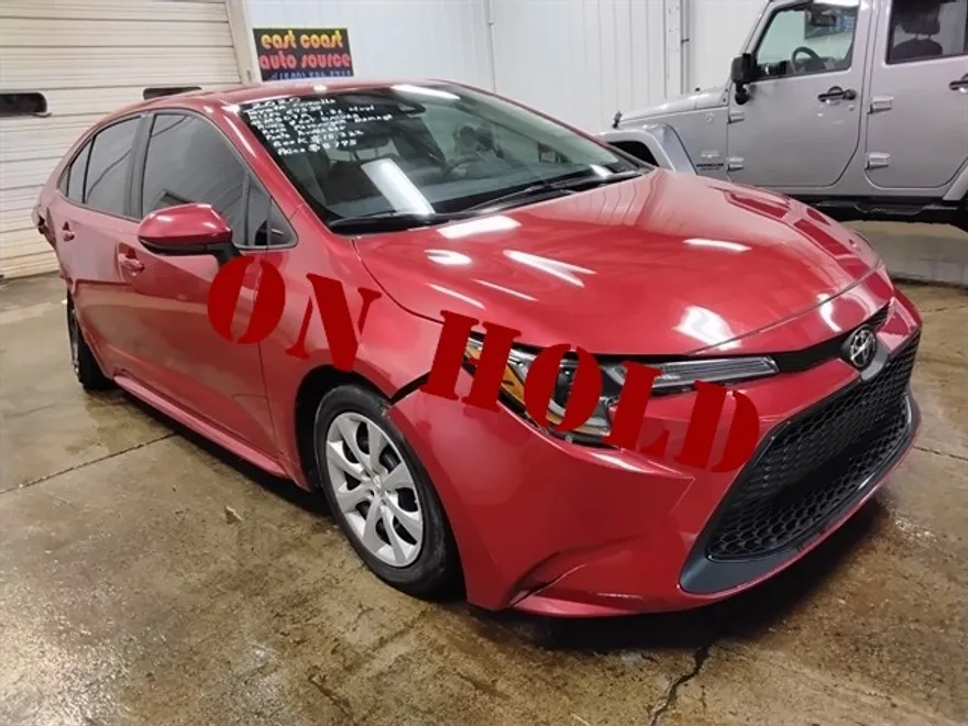 2020 Toyota Corolla LE photo 1