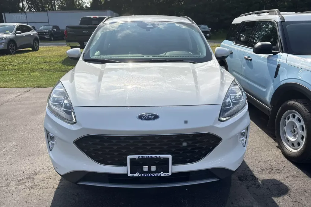 2022 Ford Escape Titanium Hybrid photo 1