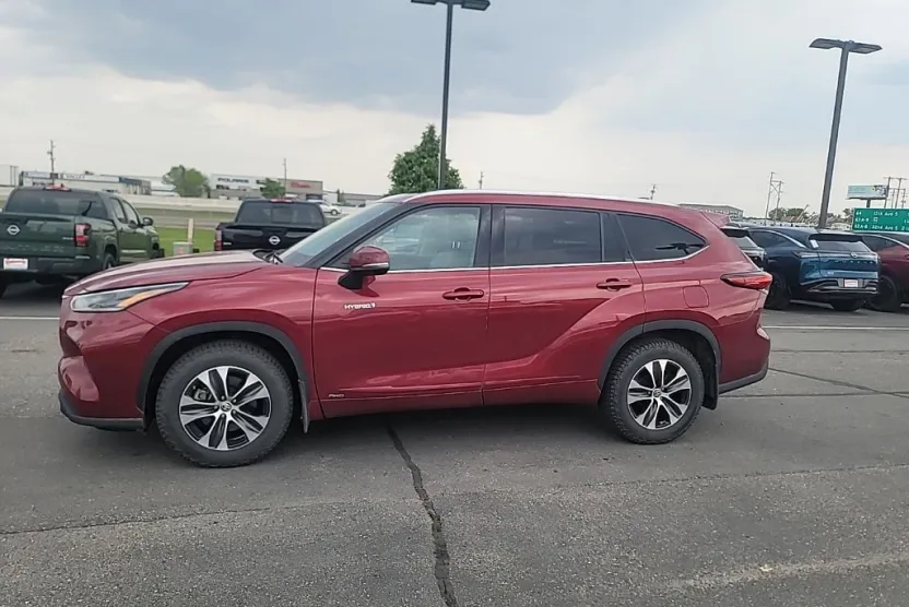 2021 Toyota Highlander Hybrid XLE photo 1