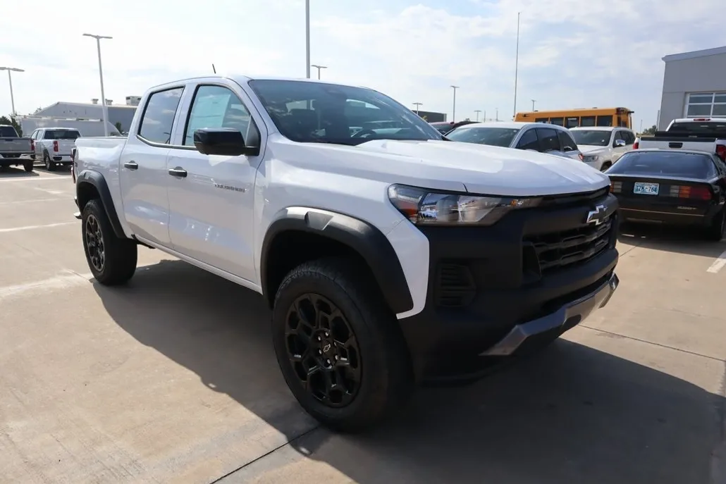 2026 Chevrolet Colorado Trail Boss photo 1