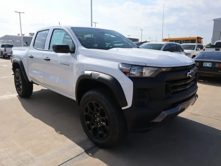 2026 Chevrolet Colorado Trail Boss photo 1