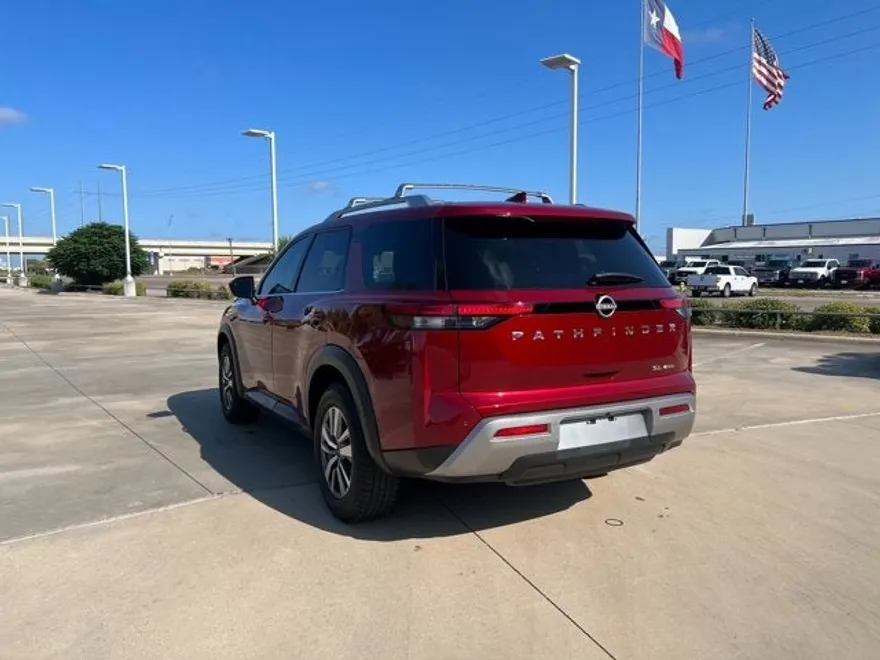 2023 Nissan Pathfinder SL photo 1