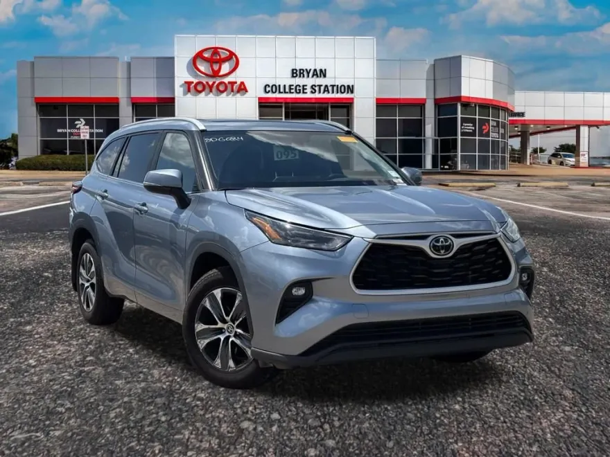 2023 Toyota Highlander XLE photo 1