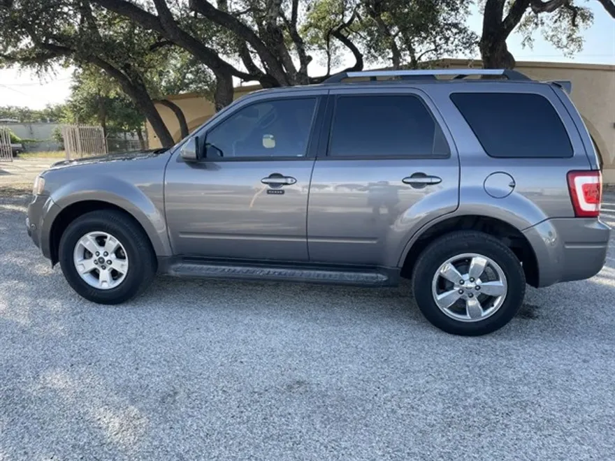 2010 Ford Escape Limited photo 1