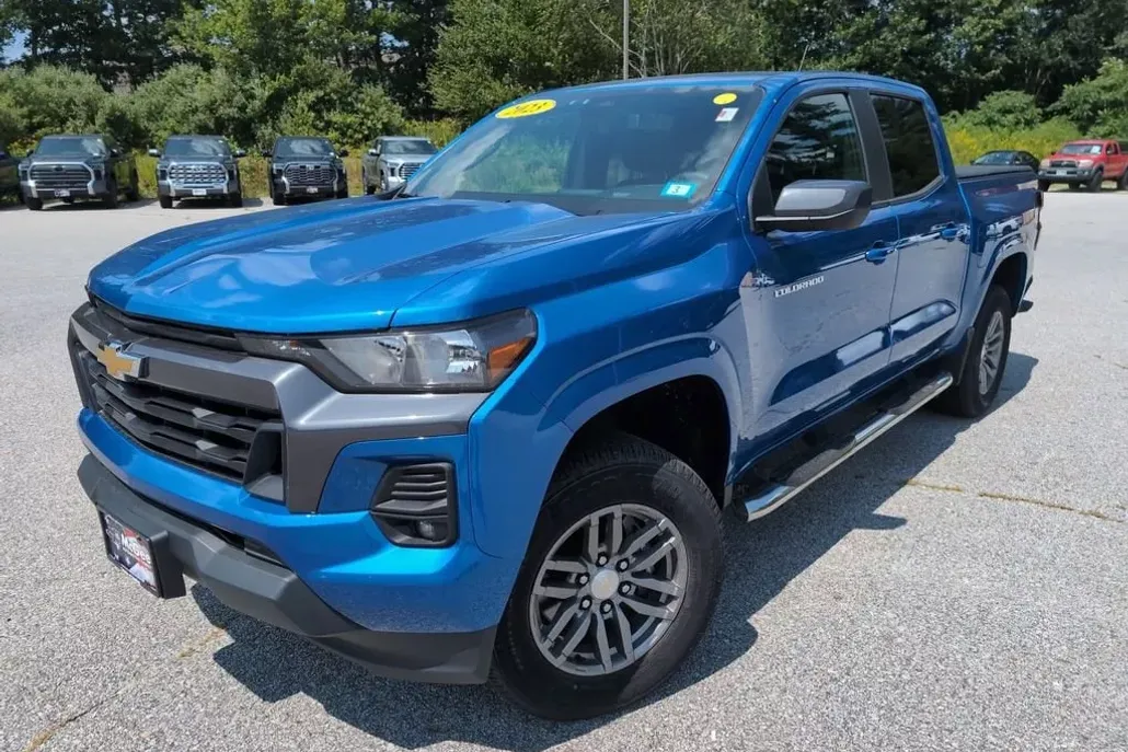2023 Chevrolet Colorado LT photo 1