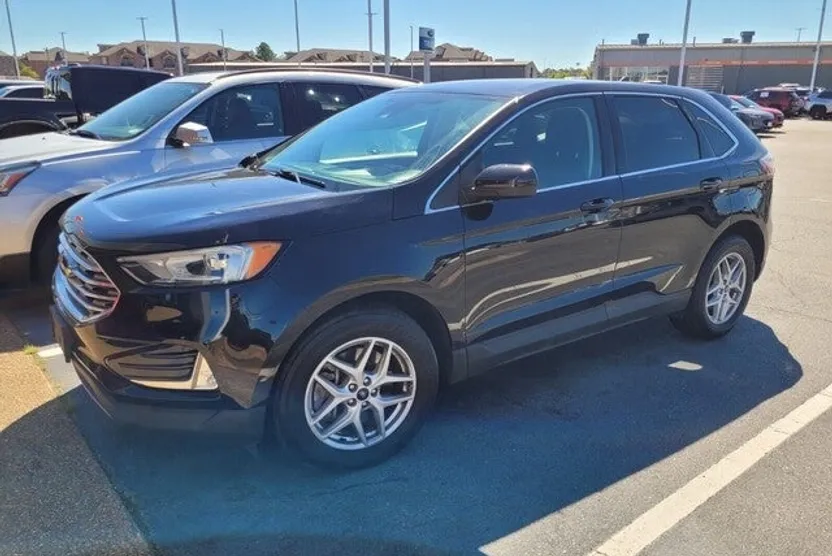 2021 Ford Edge SEL photo 1