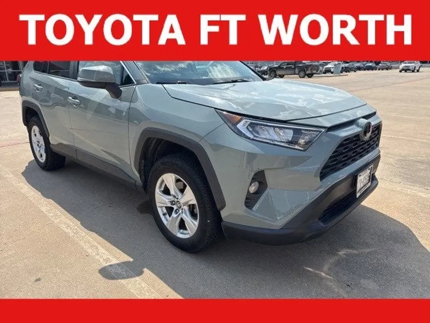 2019 Toyota RAV4 XLE photo 1