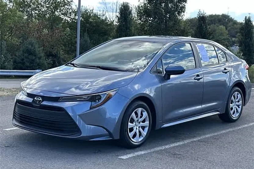 2024 Toyota Corolla LE photo 1