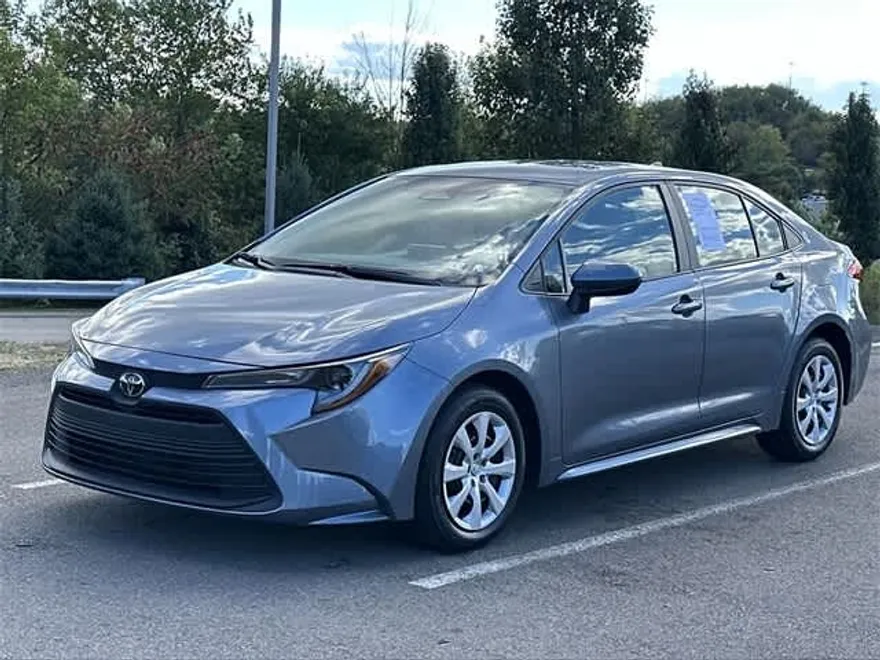2024 Toyota Corolla LE photo 1