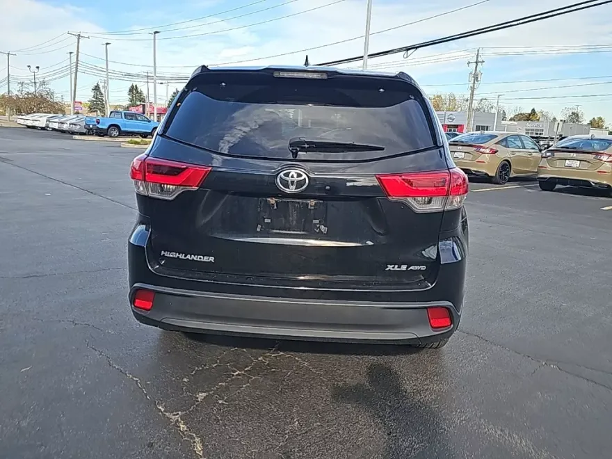 2019 Toyota Highlander XLE photo 1