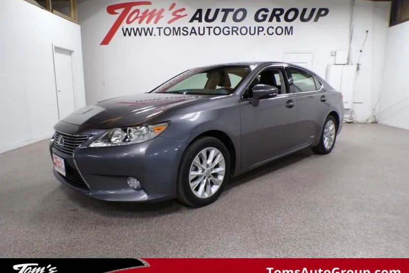 2013 Lexus ES 300h photo 1