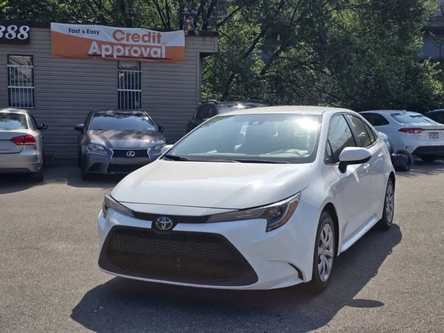 2021 Toyota Corolla LE photo 1