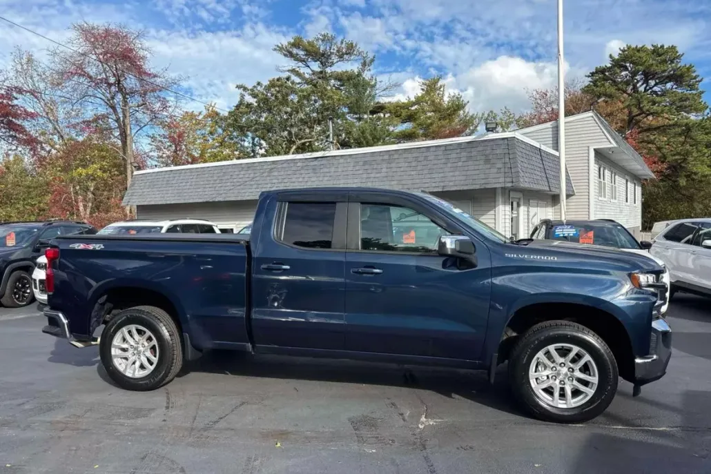 2021 Chevrolet Silverado 1500 LT photo 1