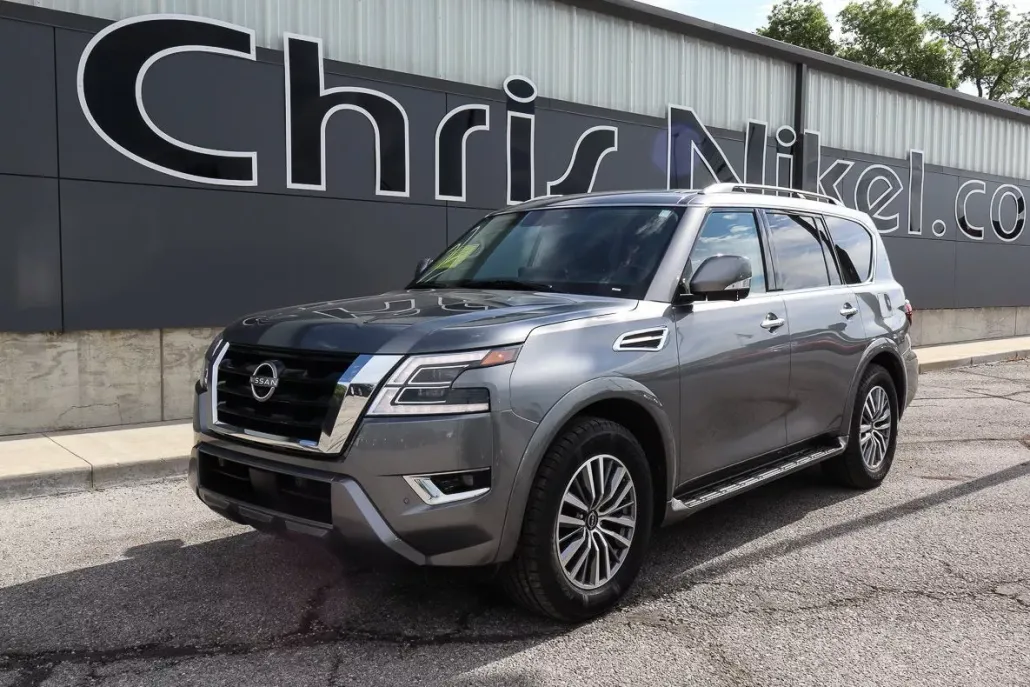 2023 Nissan Armada LE photo 1