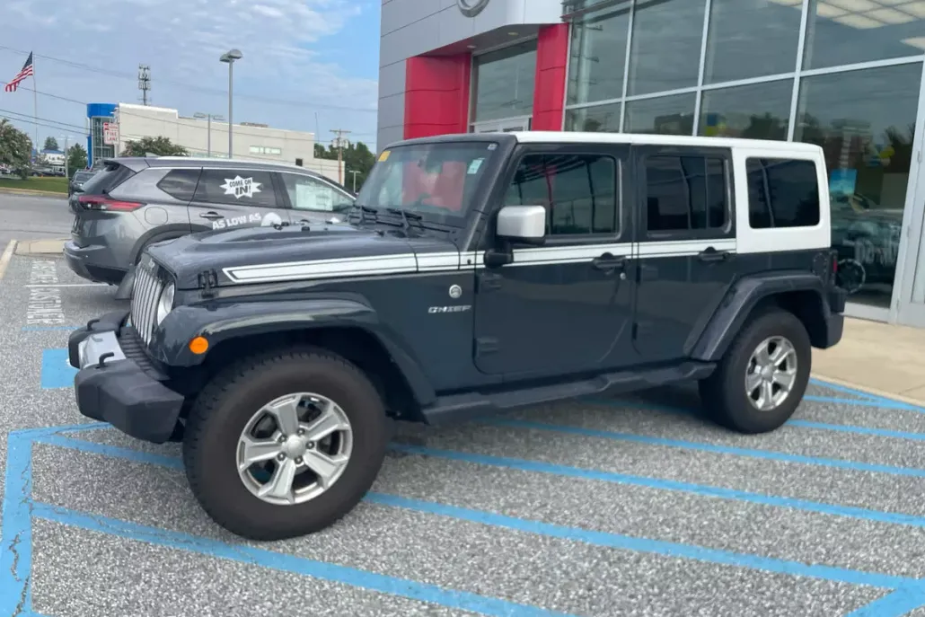 2017 Jeep Wrangler Unlimited Chief photo 1