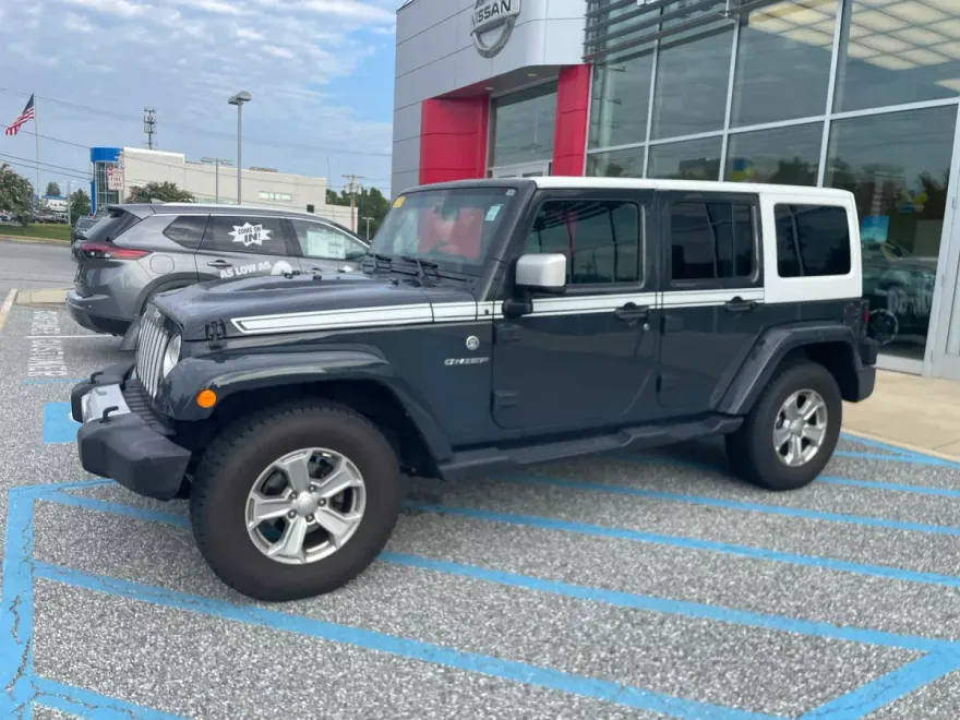2017 Jeep Wrangler Unlimited Chief photo 1